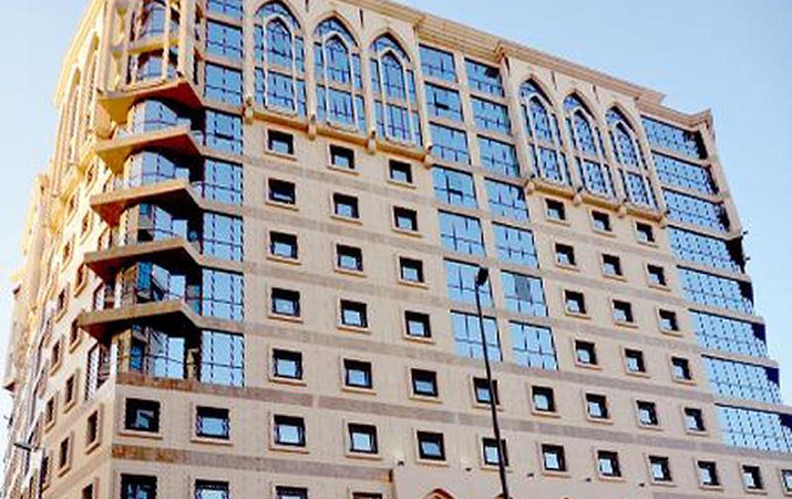 Otelimiz 4 yıldız standarlarındadır ve ekonomik fiyata konforlu bir Hac ve Umre ziyareti yapmak isteyen müşterilerimiz için idealdir. Otel lobimizde kablosuz internet (wireless) hizmeti bulunmaktadır.